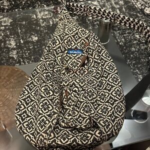 KAVU Geometric Black and Cream Sling-bag